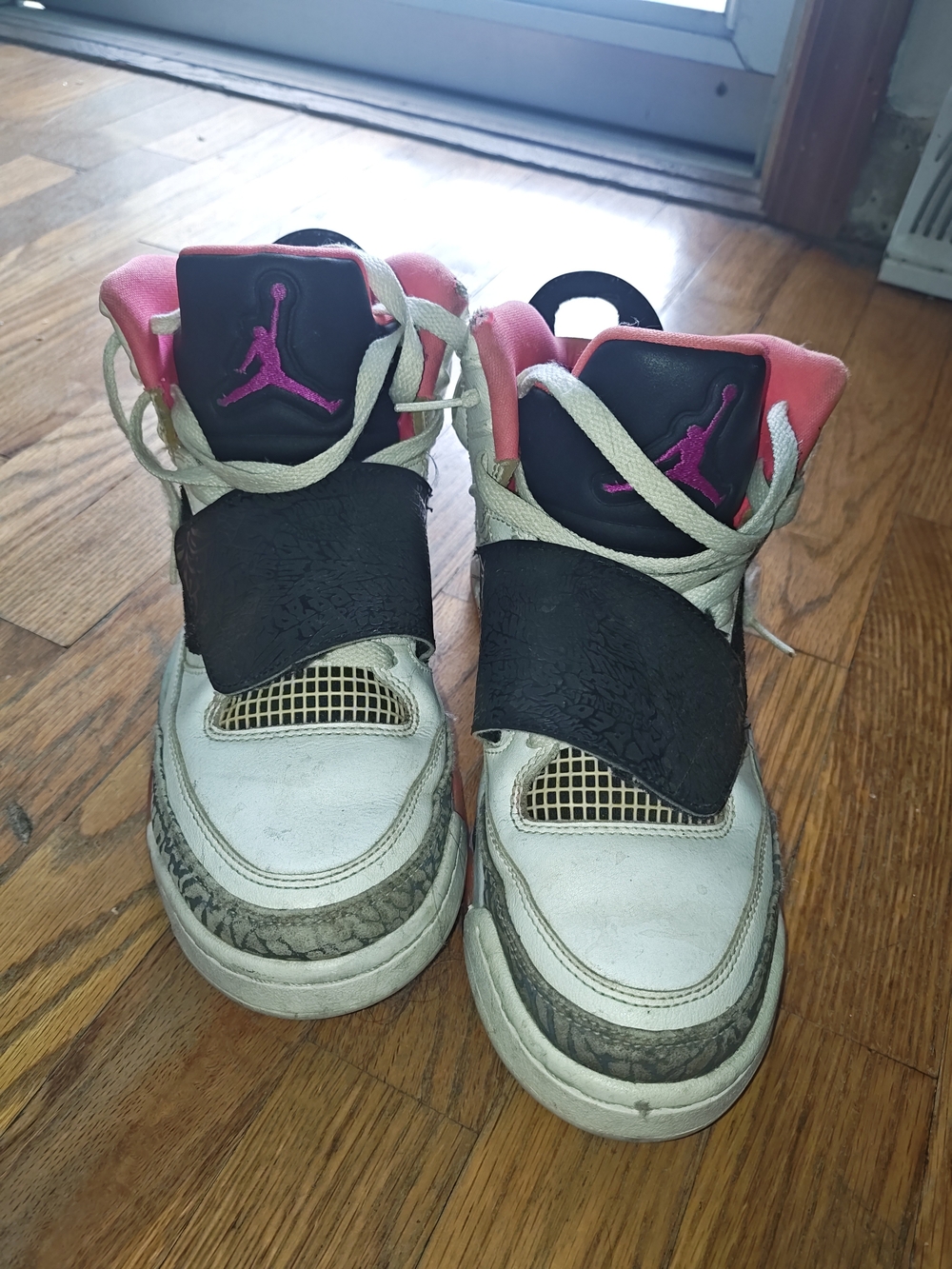 Jordan 4 Retro " Pink Thunder"